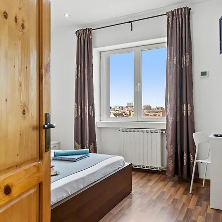 Lovely Central 2-bedroom With Free Parking Apartment