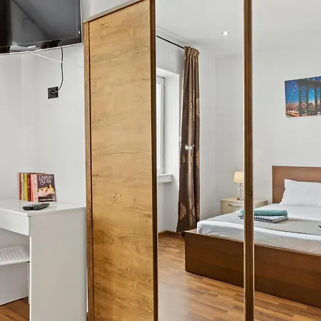 Lovely Central 2-bedroom With Free Parking Apartment
